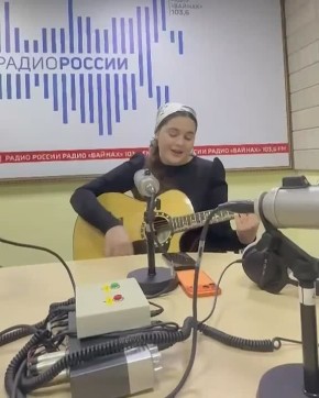 В записи радиопрограммы «Жизнь на сцене» приняла участие Заслуженная Артистка Чеченской Республики Рузана Оздиева