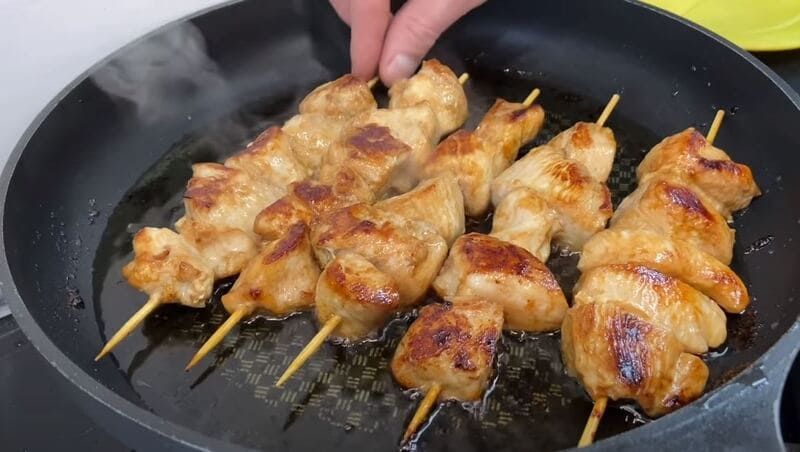 Как сэкономить на обеде: вкусные шашлычки, спагетти и салат за 391 рубль