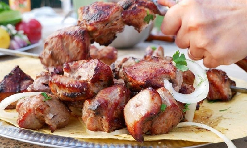 Необычные секреты армянского шашлыка: как приготовить его на праздник