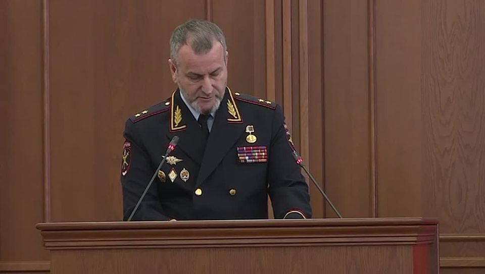 Министр внутренних дел по ЧР Аслан Ирасханов выступил в Парламенте ЧР с ежегодным отчетом о результатах оперативно-служебной деятельности органов внутренних дел за 2025 год