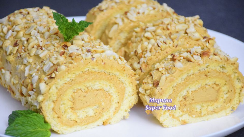 Бисквитный рулет с вареной сгущенкой: идеальный десерт для любого праздника