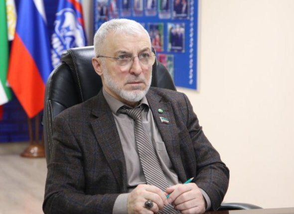 Валид Зайналабдиев принял участие в селекторном совещании, посвященном реализации проекта «Финансовая опора для семей Героев» Валид Зайналабдиев принял участие в селекторном совещании, посвященном реализации проекта «Финансовая опора для семей Героев»