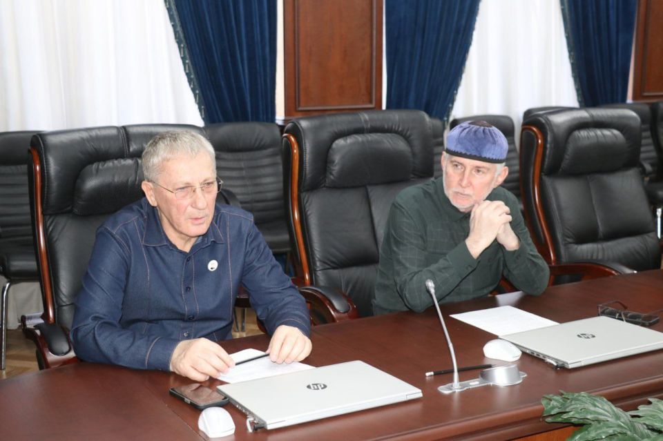 Артур Хаджиев провел заседание профильного комитета Артур Хаджиев провел заседание профильного комитета