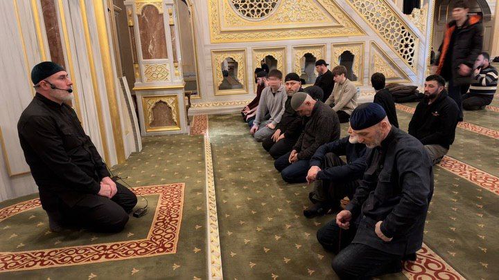 В течение всего месяца Рамадан в мечети «Сердце Чечни» в Грозном будут проходить коллективные ифтары, организованные за счёт Регионального общественного фонда имени Первого Президента Чеченской Республики, Героя России... В течение всего месяца Рамадан в мечети «Сердце Чечни» в Грозном будут проходить коллективные ифтары, организованные за счёт Регионального общественного фонда имени Первого Президента Чеченской Республики, Героя России...