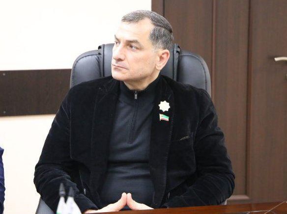 Валид Зайналабдиев принял участие в селекторном совещании, посвященном реализации проекта «Финансовая опора для семей Героев» Валид Зайналабдиев принял участие в селекторном совещании, посвященном реализации проекта «Финансовая опора для семей Героев»