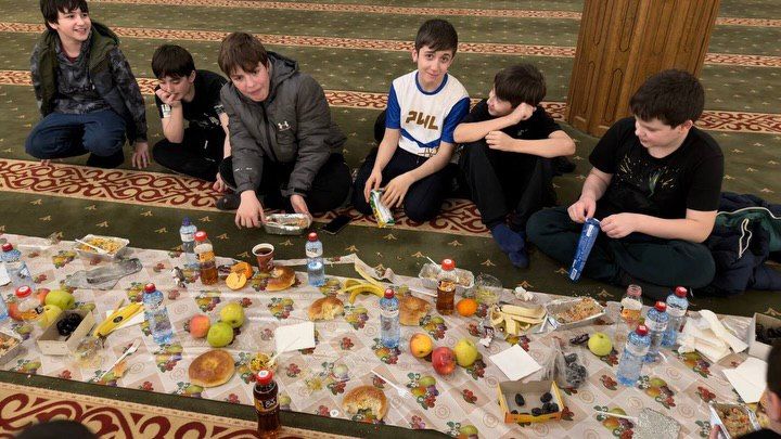 В течение всего месяца Рамадан в мечети «Сердце Чечни» в Грозном будут проходить коллективные ифтары, организованные за счёт Регионального общественного фонда имени Первого Президента Чеченской Республики, Героя России... В течение всего месяца Рамадан в мечети «Сердце Чечни» в Грозном будут проходить коллективные ифтары, организованные за счёт Регионального общественного фонда имени Первого Президента Чеченской Республики, Героя России...