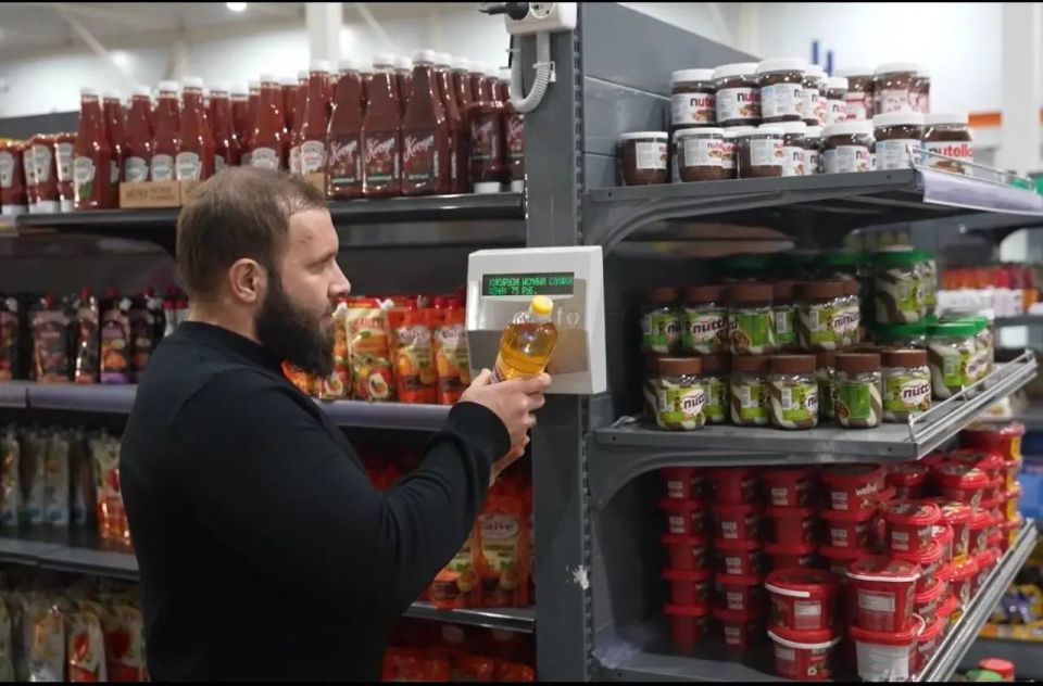 По поручению Главы ЧР, Героя России Рамзана Кадырова в рамках борьбы с необоснованным ростом цен на социально значимые продукты в секторе N6 Грозненского муниципального района, куратором которого является Майрбек Хасиев... По поручению Главы ЧР, Героя России Рамзана Кадырова в рамках борьбы с необоснованным ростом цен на социально значимые продукты в секторе N6 Грозненского муниципального района, куратором которого является Майрбек Хасиев...