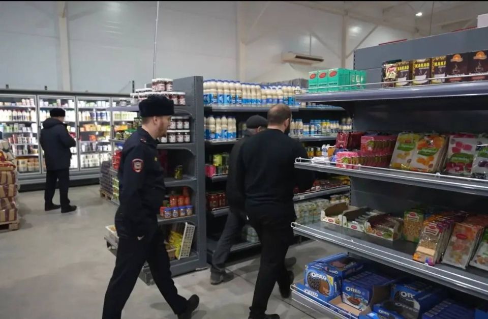 По поручению Главы ЧР, Героя России Рамзана Кадырова в рамках борьбы с необоснованным ростом цен на социально значимые продукты в секторе N6 Грозненского муниципального района, куратором которого является Майрбек Хасиев... По поручению Главы ЧР, Героя России Рамзана Кадырова в рамках борьбы с необоснованным ростом цен на социально значимые продукты в секторе N6 Грозненского муниципального района, куратором которого является Майрбек Хасиев...