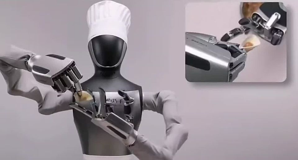 Китайский гуманоидный робот STAR1 освоил лепку пельменей