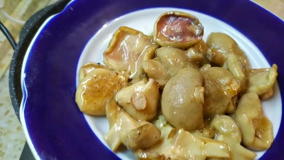 Как вкусно приготовить маслята в сливочном масле на сковороде