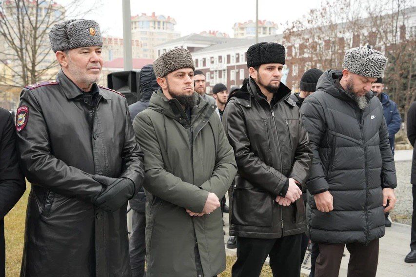 В Грозном у мемориала памяти жертв политических репрессий и погибших в борьбе с международным терроризмом состоялось мероприятие, приуроченное к 82-й годовщине со дня выселения чеченского народа В Грозном у мемориала памяти жертв политических репрессий и погибших в борьбе с международным терроризмом состоялось мероприятие, приуроченное к 82-й годовщине со дня выселения чеченского народа