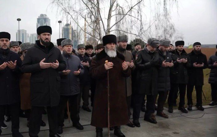 В Грозном у мемориала памяти жертв политических репрессий и погибших в борьбе с международным терроризмом состоялось мероприятие, приуроченное к 82-й годовщине со дня выселения чеченского народа В Грозном у мемориала памяти жертв политических репрессий и погибших в борьбе с международным терроризмом состоялось мероприятие, приуроченное к 82-й годовщине со дня выселения чеченского народа