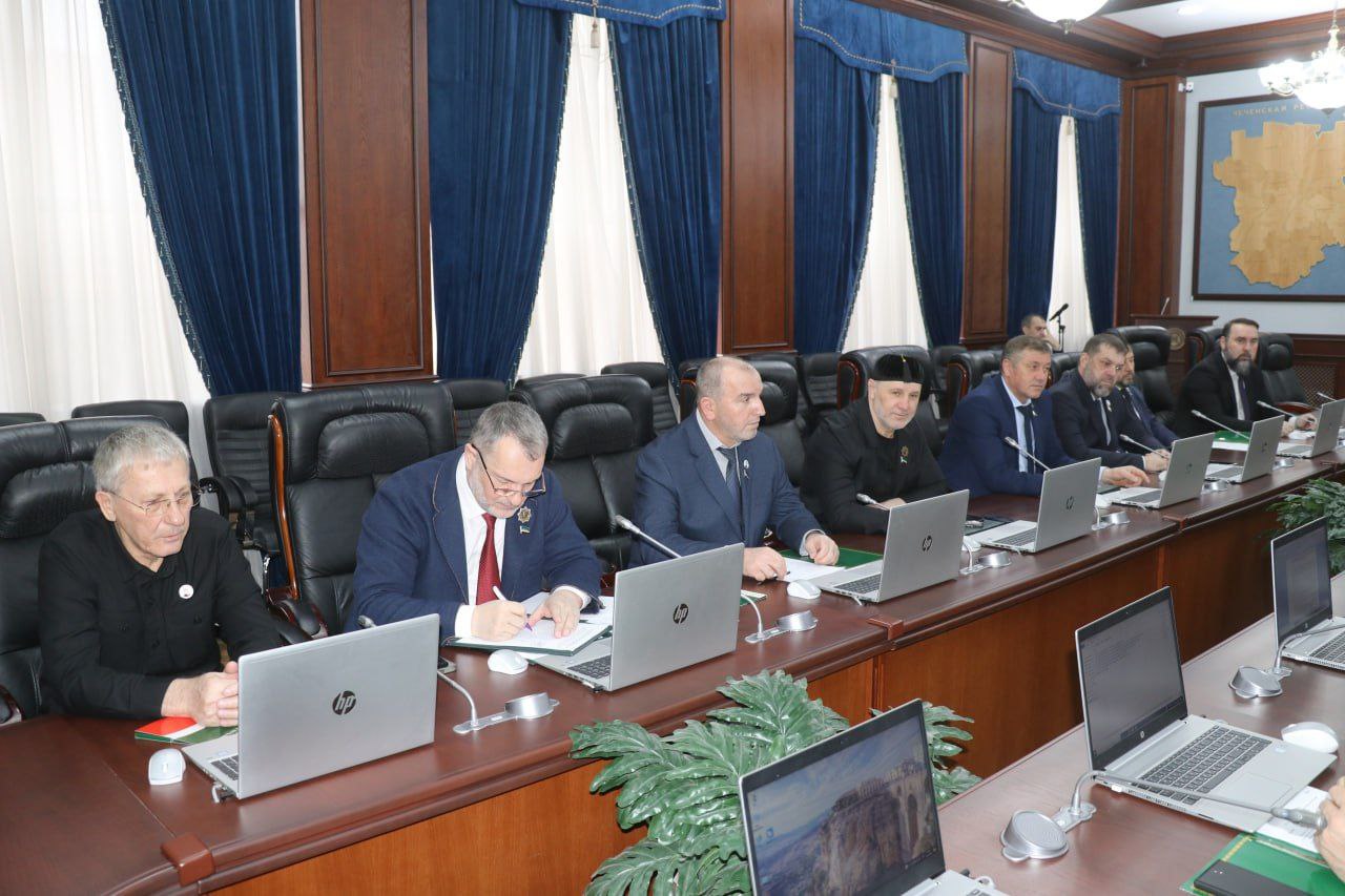 Шаид Жамалдаев провел 102-е заседание Совета Парламента ЧР Шаид Жамалдаев провел 102-е заседание Совета Парламента ЧР