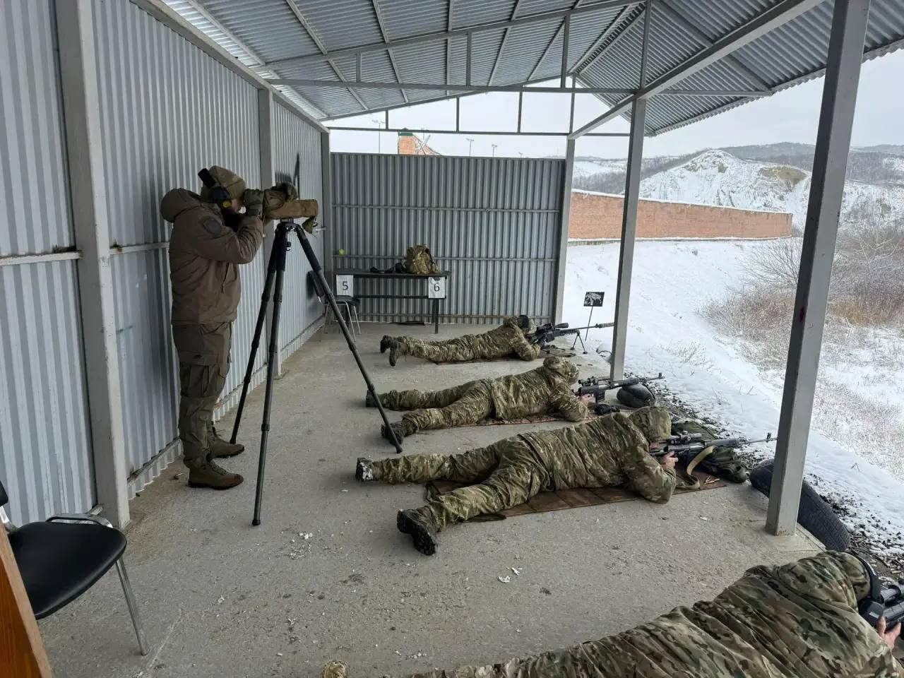 В филиале Центра «ВОИН» в Чеченской Республике под руководством опытных инструкторов проводится комплексная подготовка добровольцев перед их отправкой в зону СВО В филиале Центра «ВОИН» в Чеченской Республике под руководством опытных инструкторов проводится комплексная подготовка добровольцев перед их отправкой в зону СВО