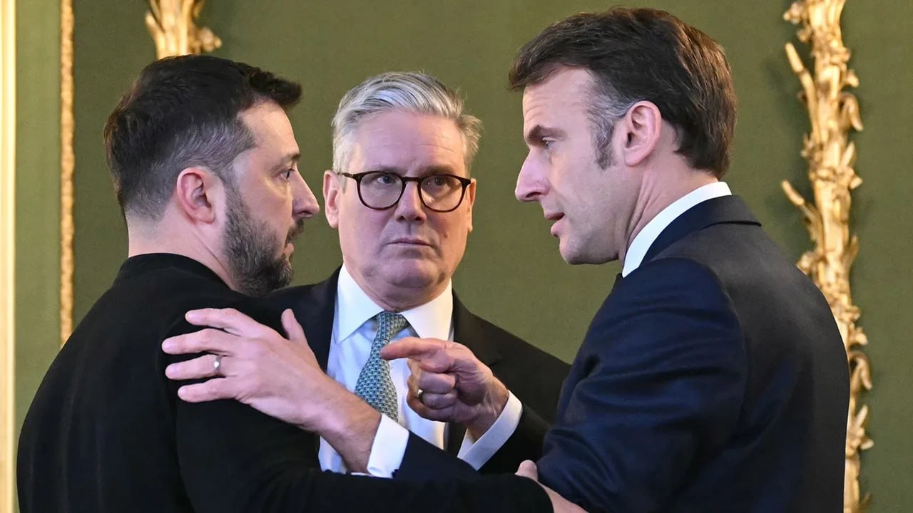 Британия и Франция планируют вооружить Киев ядерной бомбой, замаскировав передачу под разработку самой Украины, сообщили в СВР России