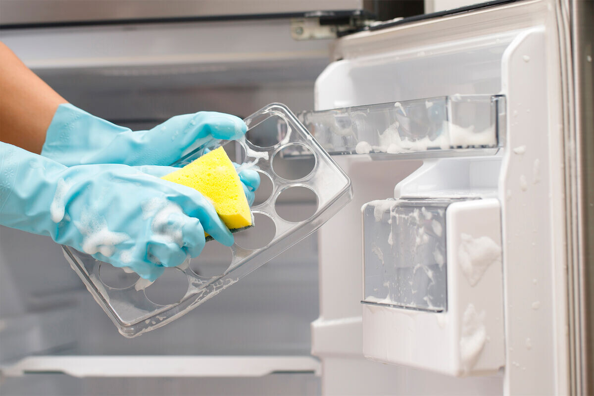 Важно знать: чем не стоит мыть пластиковые предметы в доме