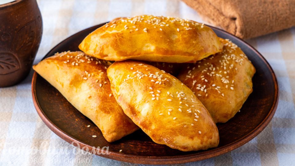 Пирожки Поча с картошкой и сыром: быстрое угощение для всей семьи