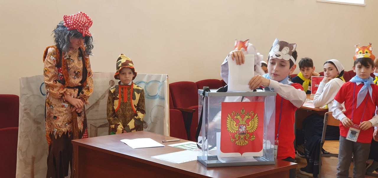 «Знать избирательное право – твое право!»: Деловая игра собрала юных избирателей Итум-Калинского района