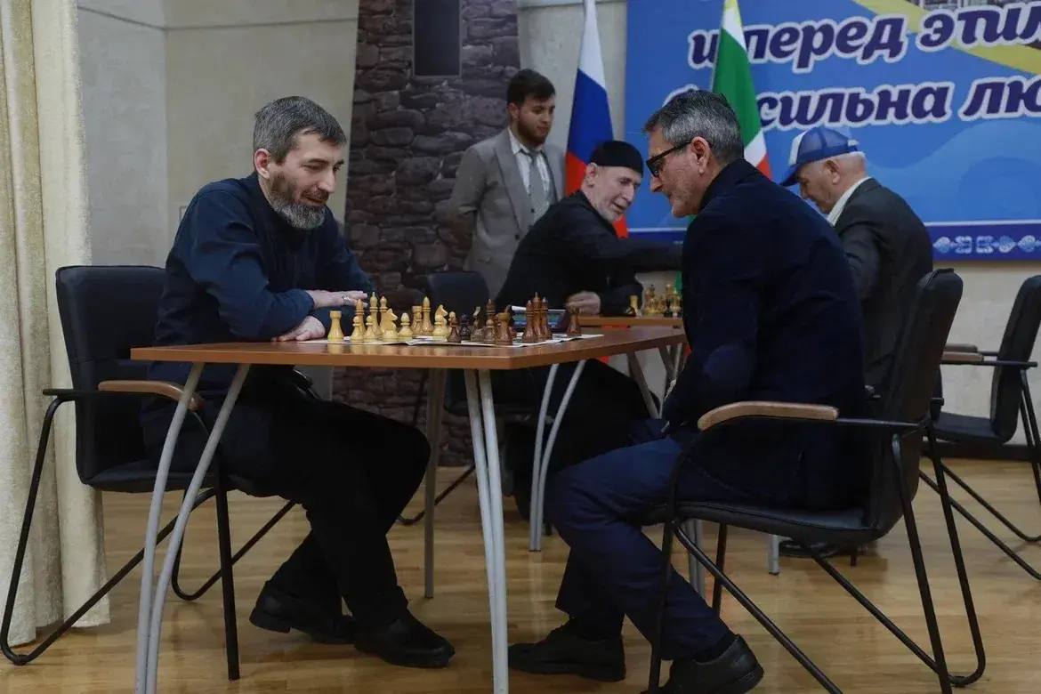 Министерство Чеченской Республики по национальной политике, внешним связям, печати и информации совместно с Федерацией шахмат ЧР и региональным отделением Общероссийской общественной организации «Союз пенсионеров России» по... Министерство Чеченской Республики по национальной политике, внешним связям, печати и информации совместно с Федерацией шахмат ЧР и региональным отделением Общероссийской общественной организации «Союз пенсионеров России» по...