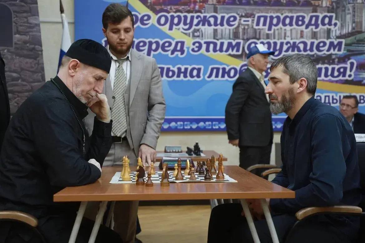 Министерство Чеченской Республики по национальной политике, внешним связям, печати и информации совместно с Федерацией шахмат ЧР и региональным отделением Общероссийской общественной организации «Союз пенсионеров России» по... Министерство Чеченской Республики по национальной политике, внешним связям, печати и информации совместно с Федерацией шахмат ЧР и региональным отделением Общероссийской общественной организации «Союз пенсионеров России» по...