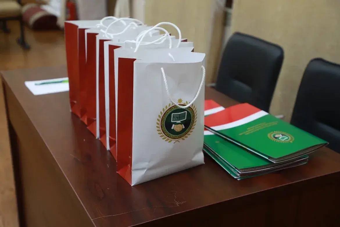 Министерство Чеченской Республики по национальной политике, внешним связям, печати и информации совместно с Федерацией шахмат ЧР и региональным отделением Общероссийской общественной организации «Союз пенсионеров России» по... Министерство Чеченской Республики по национальной политике, внешним связям, печати и информации совместно с Федерацией шахмат ЧР и региональным отделением Общероссийской общественной организации «Союз пенсионеров России» по...