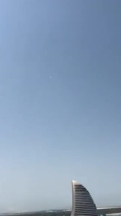 Звуки взрывов слышны также в Дубае, передает Reuters