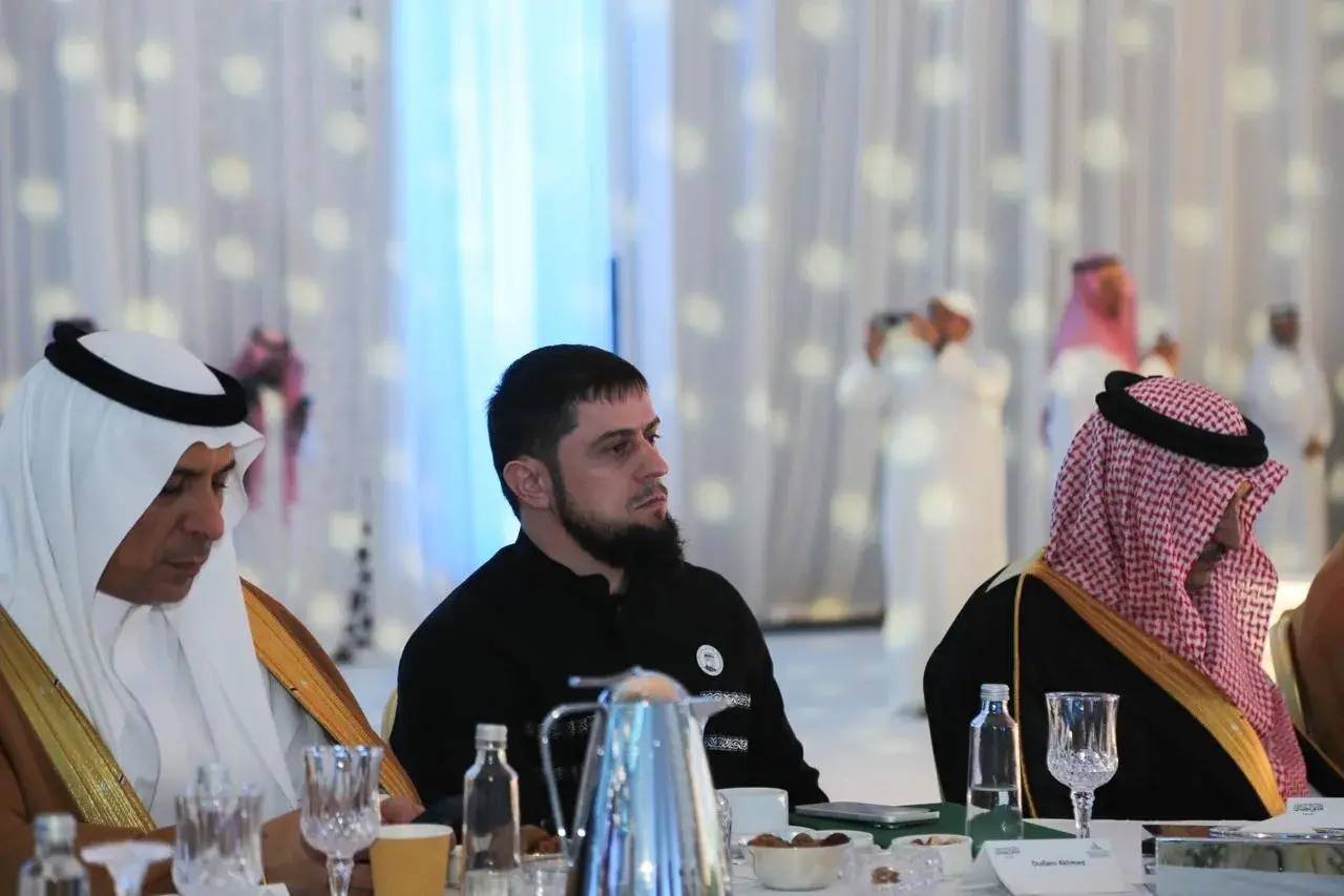 По поручению Главы Чеченской Республики Рамзана Кадырова заместитель Председателя Правительства ЧР – министр ЧР по национальной политике, внешним связям, печати и информации Ахмед Дудаев принял участие в церемонии вручения... По поручению Главы Чеченской Республики Рамзана Кадырова заместитель Председателя Правительства ЧР – министр ЧР по национальной политике, внешним связям, печати и информации Ахмед Дудаев принял участие в церемонии вручения...