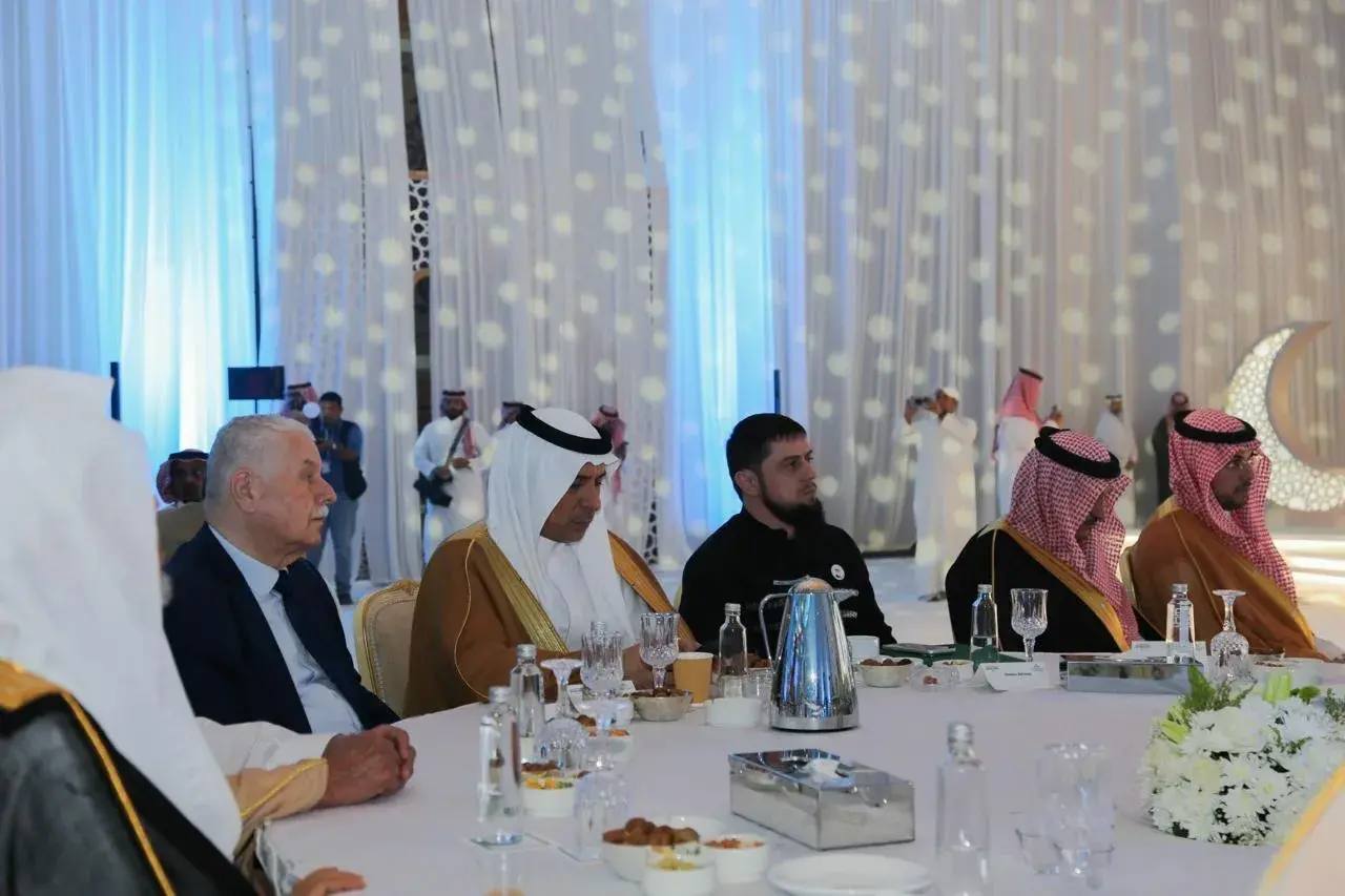 По поручению Главы Чеченской Республики Рамзана Кадырова заместитель Председателя Правительства ЧР – министр ЧР по национальной политике, внешним связям, печати и информации Ахмед Дудаев принял участие в церемонии вручения... По поручению Главы Чеченской Республики Рамзана Кадырова заместитель Председателя Правительства ЧР – министр ЧР по национальной политике, внешним связям, печати и информации Ахмед Дудаев принял участие в церемонии вручения...