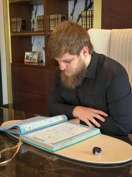 Ахмед Дудаев: Вице-премьер Чеченской Республики — министр ЧР по физической культуре и спорту, дорогой БРАТ Ахмат Кадыров запустил флешмоб по прочтению Священного Корана от начала до конца в месяц Рамадан!