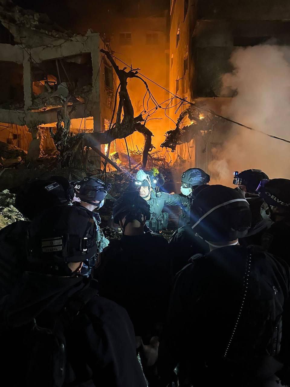 Иран наносит удары по Тель-Авиву Иран наносит удары по Тель-Авиву