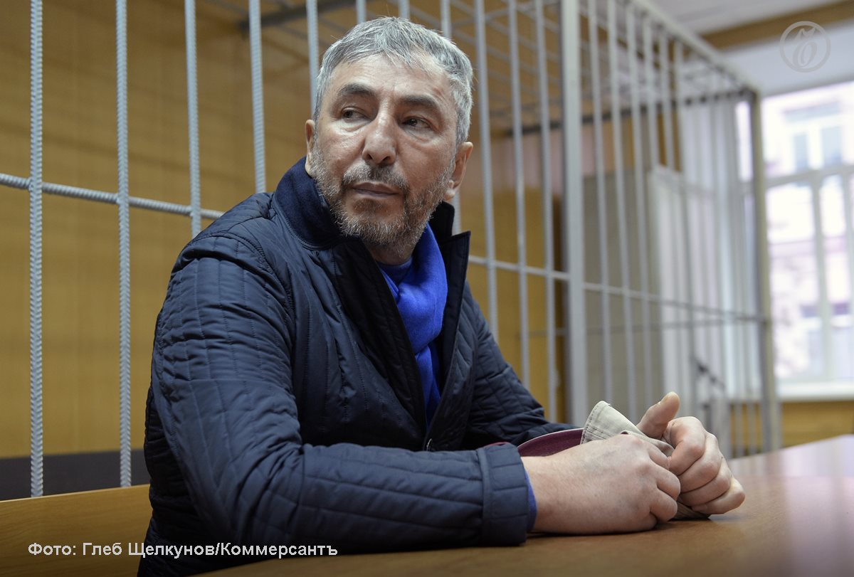 Бывший член Совета федерации от Чечни, основатель ассоциации «Аванти» Умар Джабраилов в разные годы Бывший член Совета федерации от Чечни, основатель ассоциации «Аванти» Умар Джабраилов в разные годы