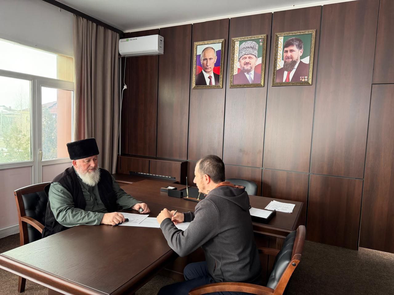 Парламентарии посетили Гимназию №5 города Грозного Парламентарии посетили Гимназию №5 города Грозного