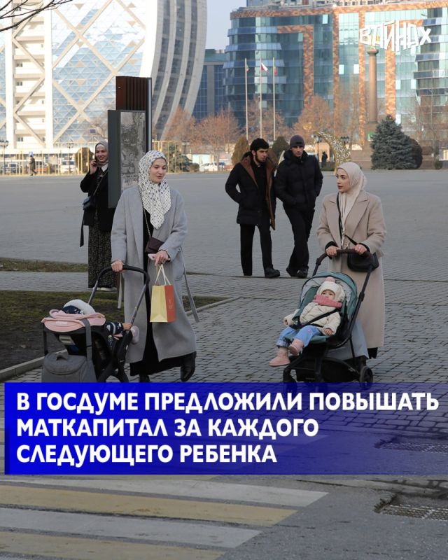 Помимо введения дифференцированной ставки по семейной ипотеке, также необходимо повышать материнский капитал за каждого следующего ребенка, заявил зампред комитета Госдумы по строительству и ЖКХ Александр Аксененко...