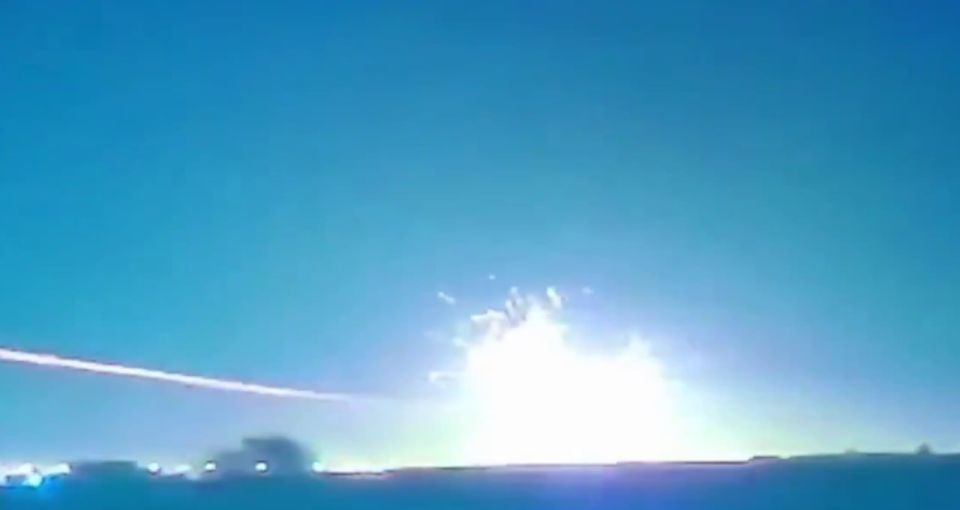 База США в Эрбиле подверглась новой волне ударов, пишет РИА Новости