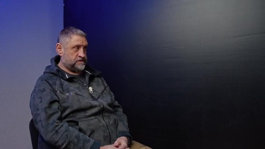 В гостях у Эдуарда Басурина прославленный военный журналист Александр Валерьевич Сладков, член Общественного совета при Министерстве обороны Российской Федерации, телеведущий