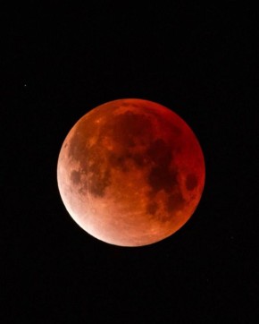 Прошло единственное в 2026 году лунное затмение, совпавшее с полнолунием: