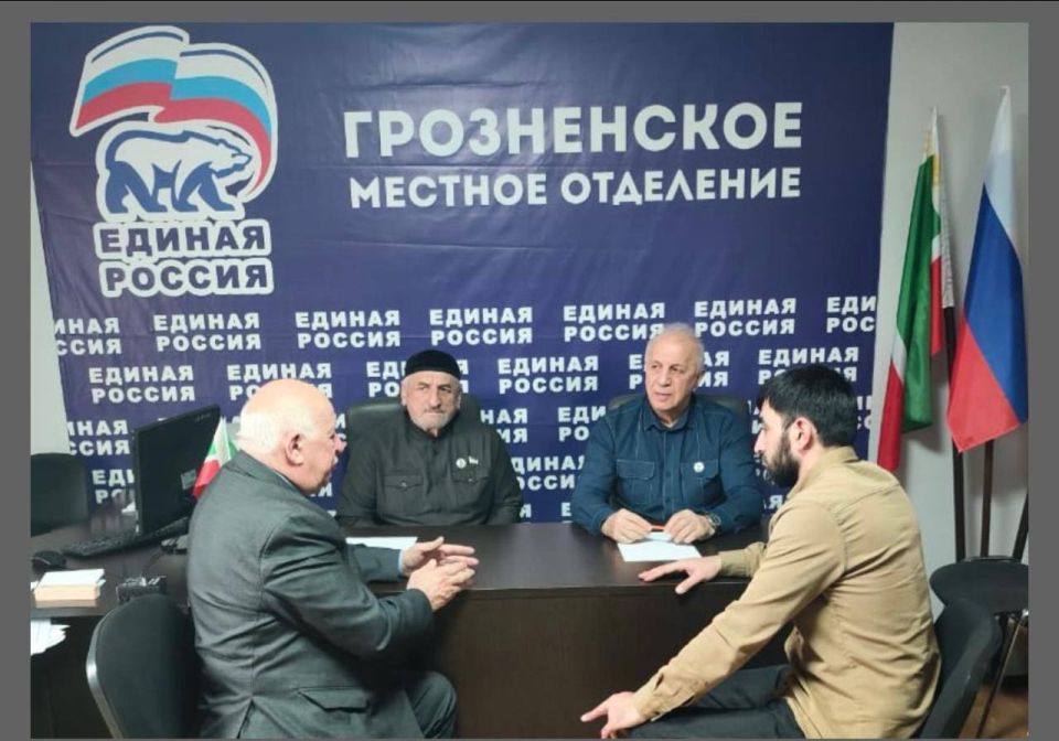 Вице-спикер Парламента Чеченской Республики Б.А. Хазбулатов и депутат Ш.Ш. Чабагаев провели прием граждан