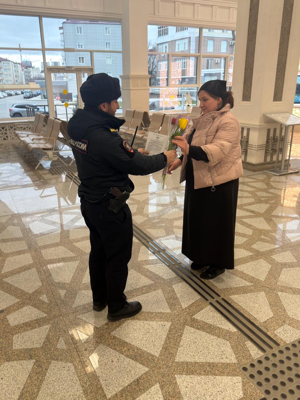 В преддверии Международного женского дня на железнодорожных вокзалах Чеченской Республики прошла акция «8 марта в каждый дом»