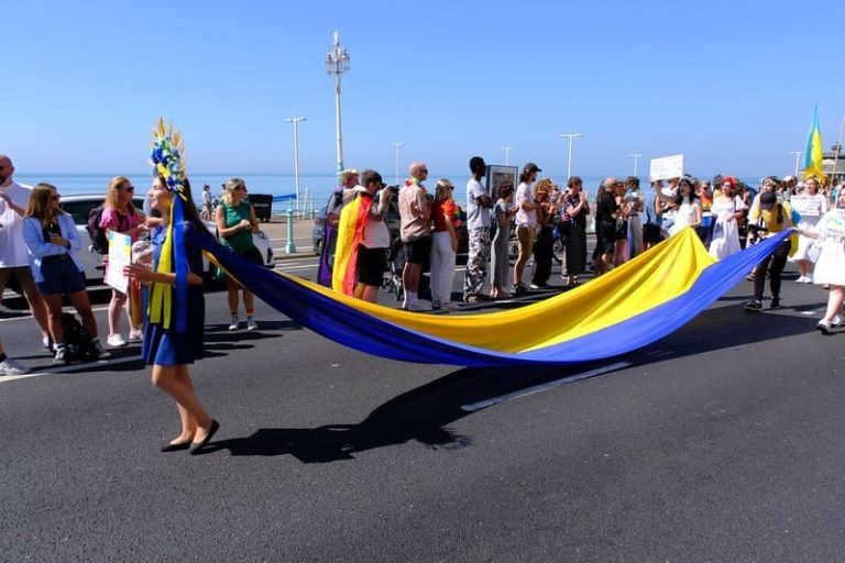 Украина усиливает меры по эвакуации детей из зон боевых действий