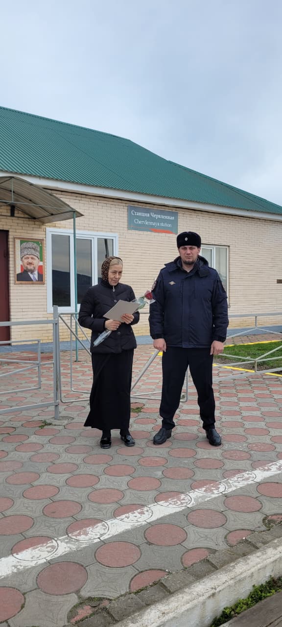 В преддверии Международного женского дня на железнодорожных вокзалах Чеченской Республики прошла акция «8 марта в каждый дом» В преддверии Международного женского дня на железнодорожных вокзалах Чеченской Республики прошла акция «8 марта в каждый дом»