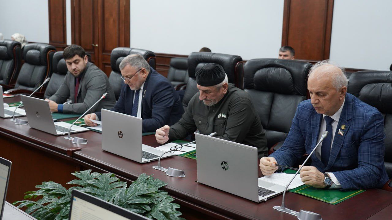 Шаид Жамалдаев провел 103-е заседание Совета Парламента Чеченской Республики Шаид Жамалдаев провел 103-е заседание Совета Парламента Чеченской Республики