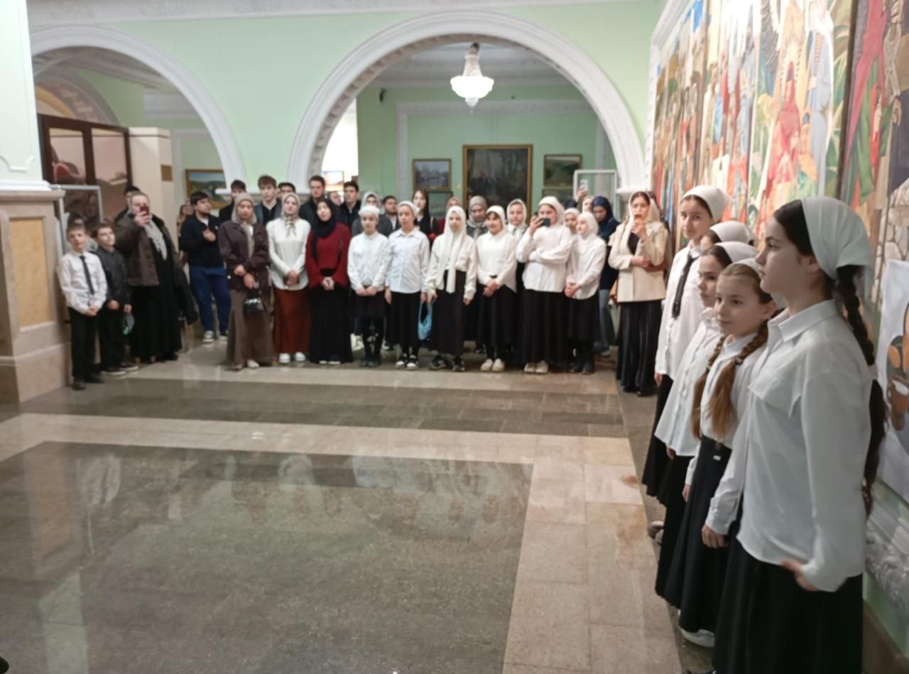 Депутаты приняли участие в открытии выставки «Весеннее настроение» Депутаты приняли участие в открытии выставки «Весеннее настроение»