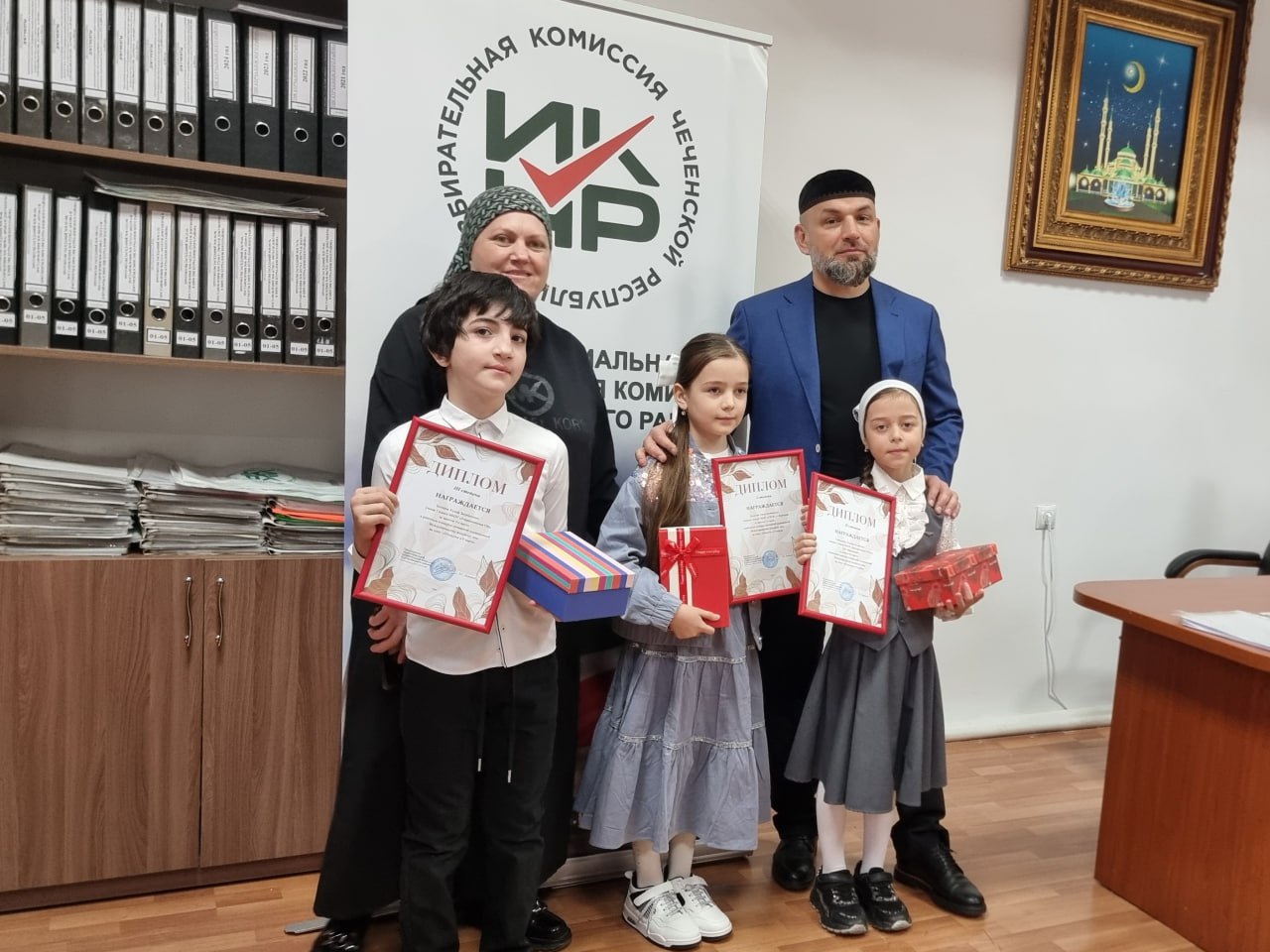 В Курчалоевском районе прошёл конкурс «Открытка к 8 марта» В Курчалоевском районе прошёл конкурс «Открытка к 8 марта»