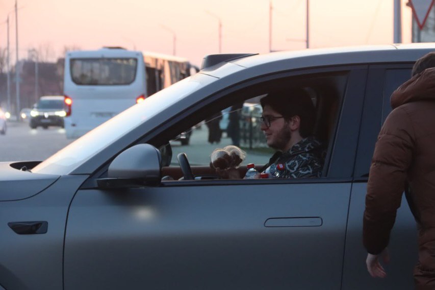 С начала священного месяца Рамадан на дорогах Чеченской Республики проходит акция «Ифтар в дороге», традиционно организованная Региональным общественным фондом имени Первого Президента ЧР Ахмата-Хаджи Кадырова С начала священного месяца Рамадан на дорогах Чеченской Республики проходит акция «Ифтар в дороге», традиционно организованная Региональным общественным фондом имени Первого Президента ЧР Ахмата-Хаджи Кадырова