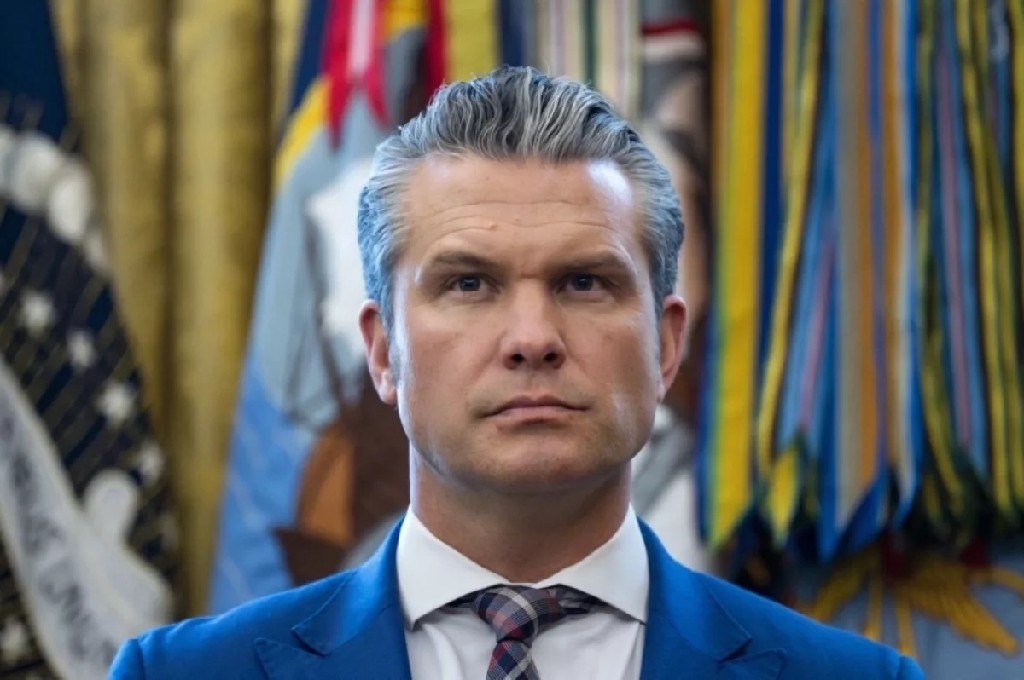 Угрожает и дрожит. Психолог раскрыл тайну главы Пентагона Хегсета про Иран