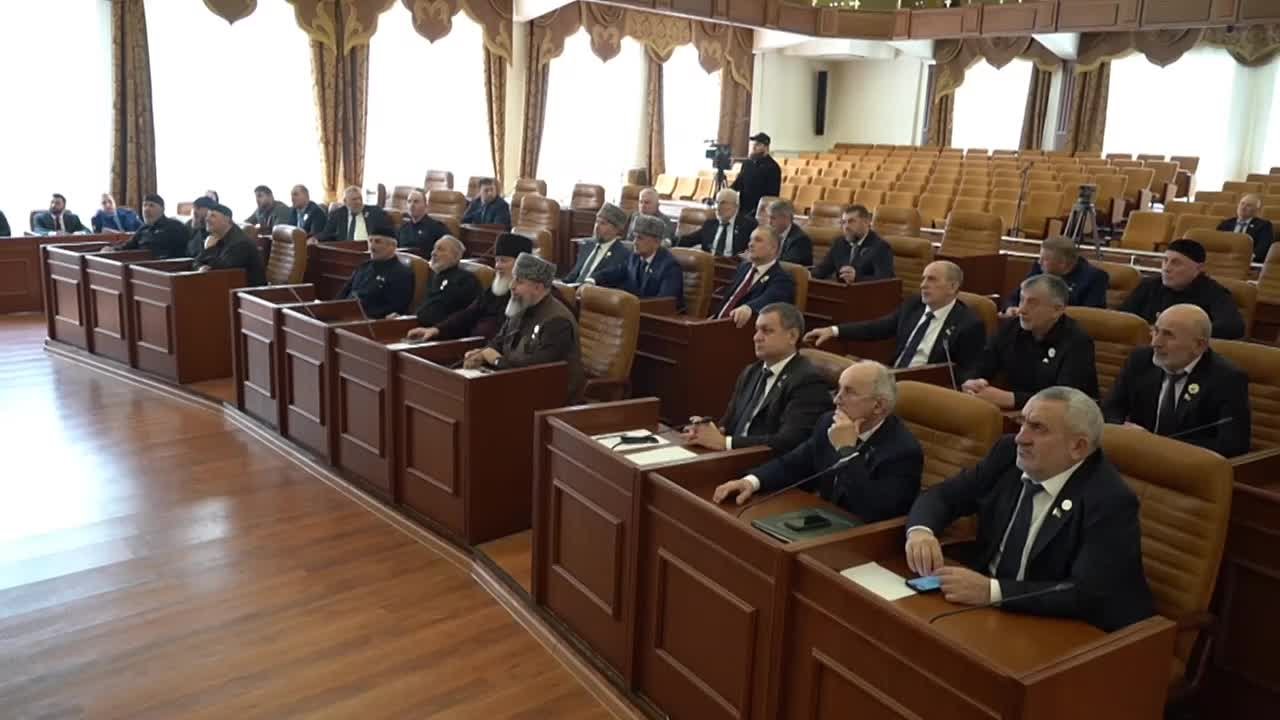 Шаид Жамалдаев провел 119-е пленарное заседание Парламента