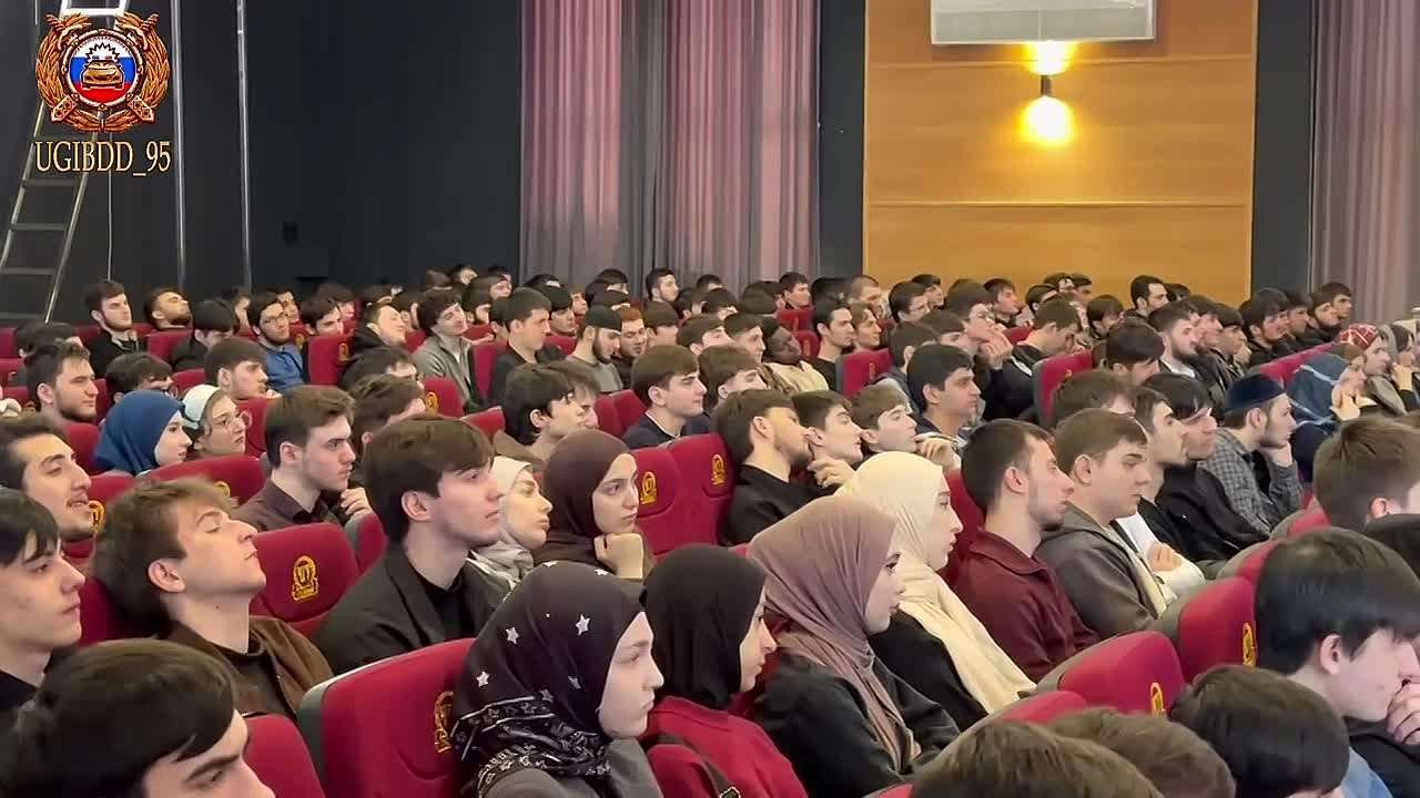 Сотрудники управления Госавтоинспекции посетили Чеченский государственный университет и провели открытый урок по безопасности дорожного движения со студентами