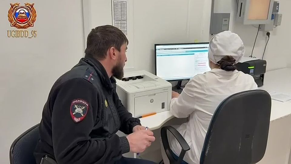 Сотрудники Госавтоинспекции МВД по Чеченской Республике посетили станцию переливания крови в рамках донорской акции