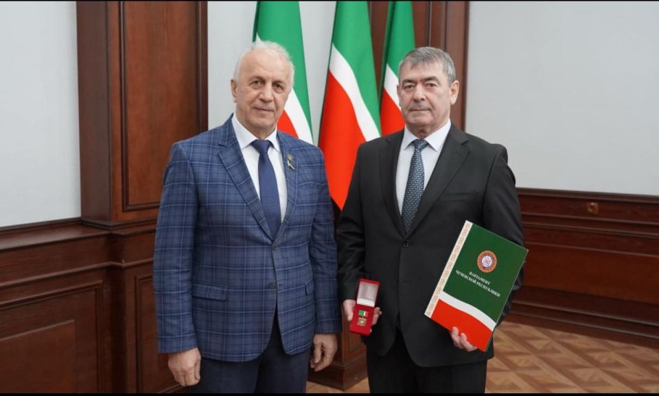 В Парламенте Чеченской Республике прошла встреча вице-спикера Б.А.Хазбулатова с А.А.Абумуслимовым