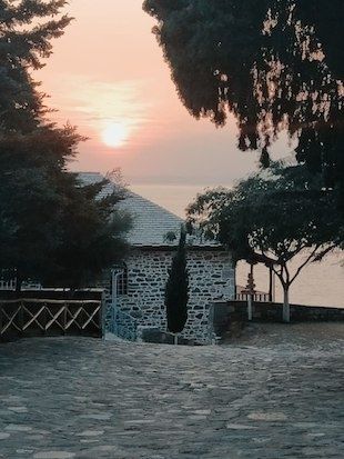 Как неработающие пенсионеры могут увеличить свой доход с помощью налогового вычета на жилье